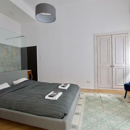 Luxury Apartment by Hi5 - Október 6 Street Budapeste Exterior foto